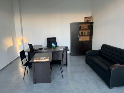 Ofisni mebel sotiladi