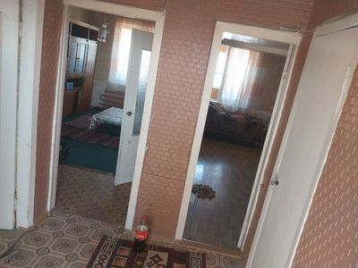 Zarafshon shahri markazida 2 xonali uy sotiladi