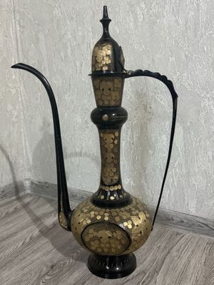 индийский кувшин из меди черной гравировки