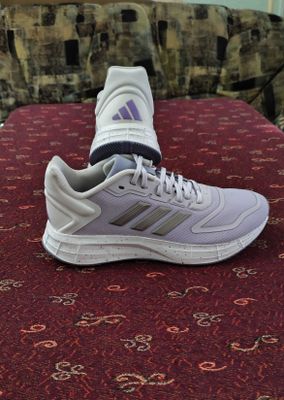 Кроссовки ADIDAS . Абсолютно новые !!! Оригинал !!! Пр-во Индонезия.