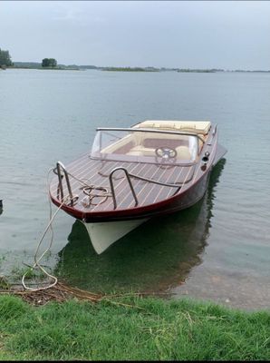 Продаётся катер Амур м в хорошем состояние