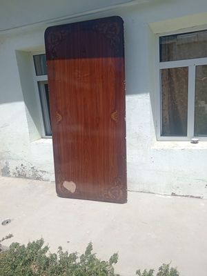 12 kishili stol sotiladi