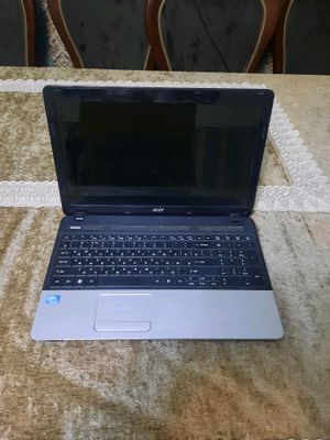 Noutbuk Acer sostoyaniya yaxshi ishlaydi