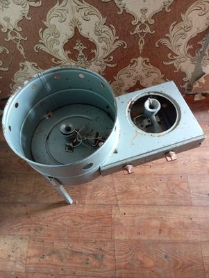 Продается заводская плита работает от газового баллона.