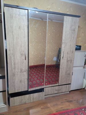 Шкаф сотилади холати зур