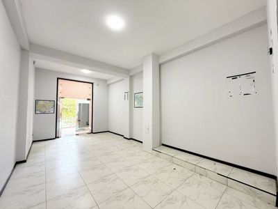 Nijiloy sotiladi olmazor rayona novostroyka 1-etaj 54m²