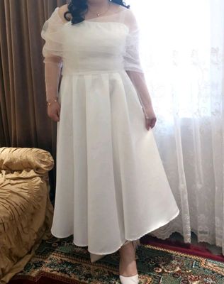 Белое вечернее платье