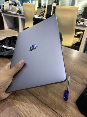 MacBook Pro M1 8/256 99 емкост