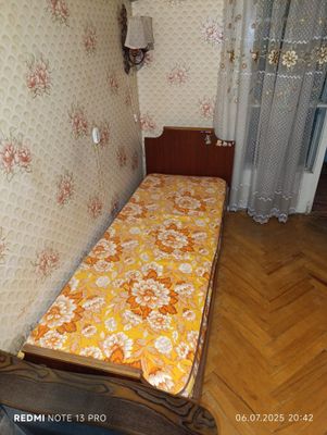 Кравать одноместная, подростковая.
