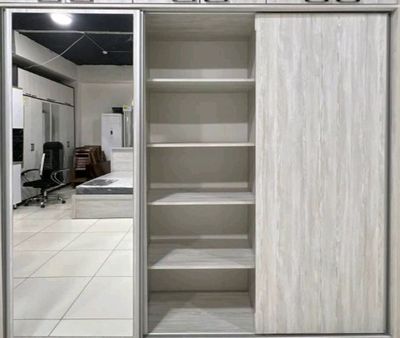шкаф сотилади яп янги размери 2.40/2.10