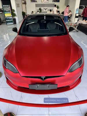 Tesla S. Plaid 2021