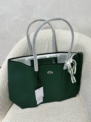 Сумка Lacoste.