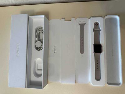 Продаются б/у женские смарт часы Apple Watch Series 3 Pink 38 mm.