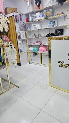 Оборудование для магазина женской одежды