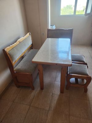 Продам дверь и кухонный уголок