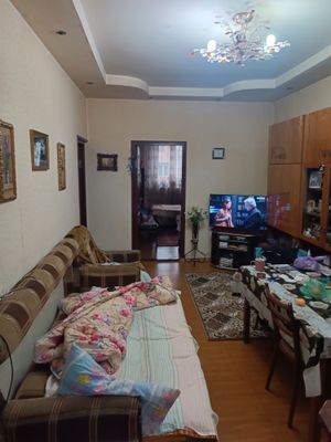 Продается 2 комнатная квартира на 3 этаже ялангач