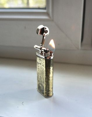 Антикварная газовая зажигалка Atoll