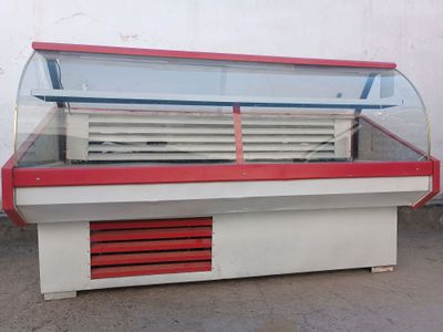 Vitrina xolodilnik