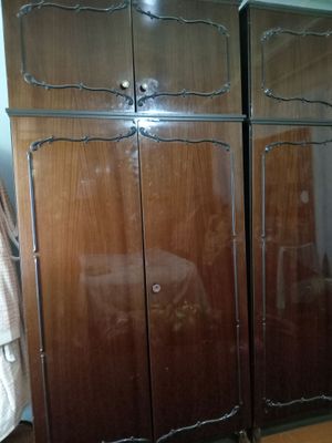 Mebel sotiladi:Monika va Zina (Germaniya)