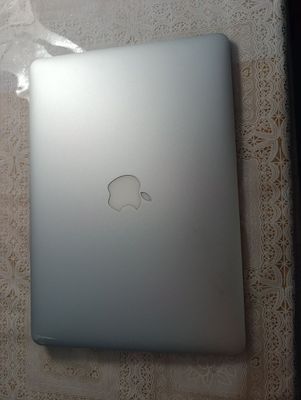 Продам MacBook Air 13" (Mid 2011)