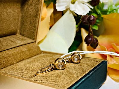 золотые серьги с бриллиантами от Chopard