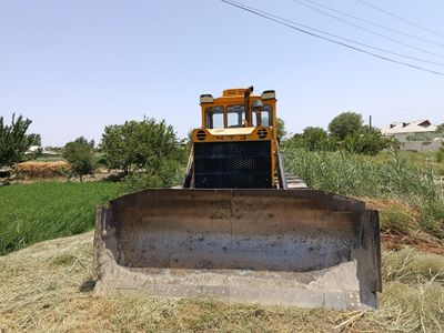 Buldozer 130 sotiladi