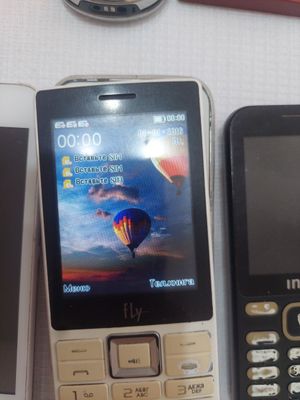 Продают телефоны и планшет