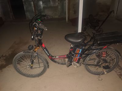 Velo sukuter sotiladi