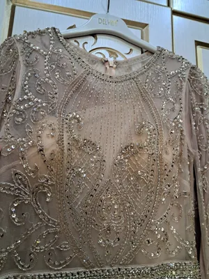 Vecherni ko'ylak sotiladi sifati judaxam zo'r.