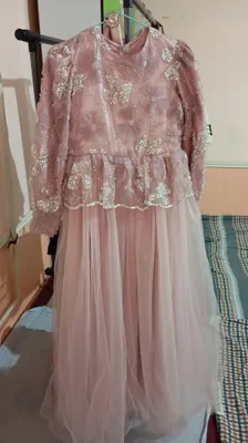 ayollar uchun vecherniy koʻylak bir marta kiyilgan