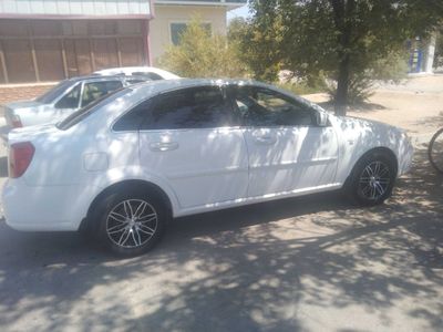 Lacetti sotiladi