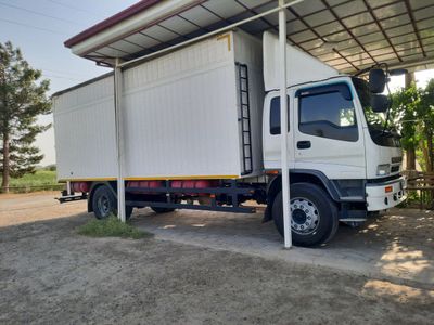 Isuzu 10 tonalik srochna sotiladi