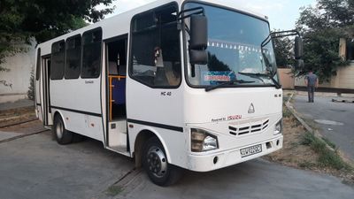 Isuzu avtobuz sotiladi yili 2018