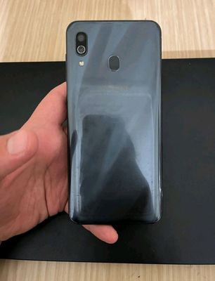 samsung A30 4/32