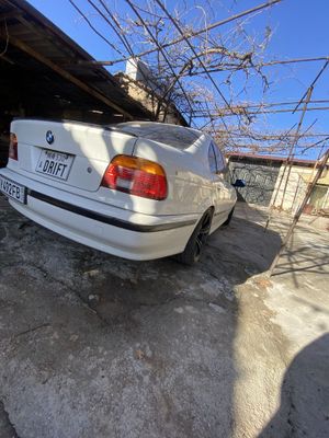 Продается BMW 523 i