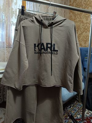 Спортивный костюм женский