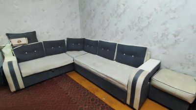 Продается диван угловой + 2 пуфика