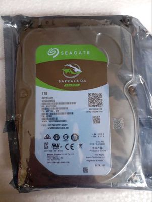 Продаю жесткий диск Seagate barracuda 1tb абсолютно новый ОРИГИНАЛ!