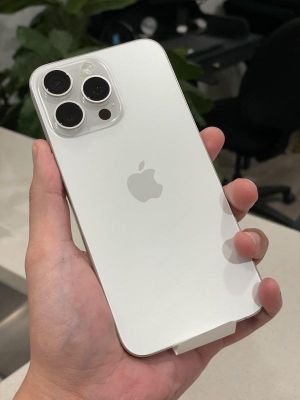 Iphone 15 pro white titanium