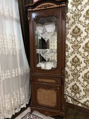 Stol ustul, penal ichidi idishi bn xolati idyal