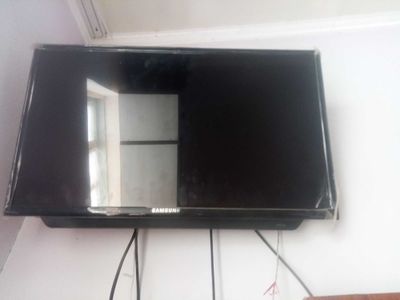 Televizor sotiladi