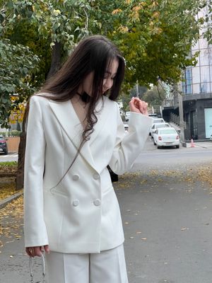 Костюм Двойка Бир марта кийгаман 100$ Келишамиз
