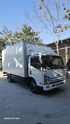 Isuzu NPR82 2012 yil