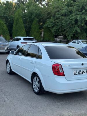 Chevrolet Gentra фары задние оригинал в отличном состоянии