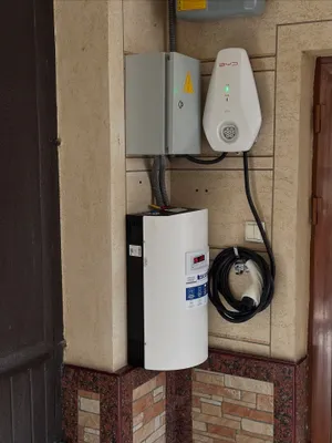 Elektiromobil zaryatka ustanovka