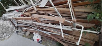 Продаются половые доски б/у, чугунные батареи, рамы деревянные и т.д.