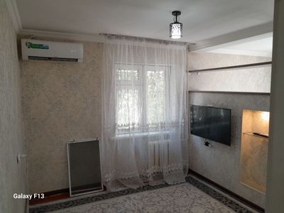 Ижарага йош оилага 1хона 350ye.Чилонзор Фарход бозори олдида.Риэлтор%