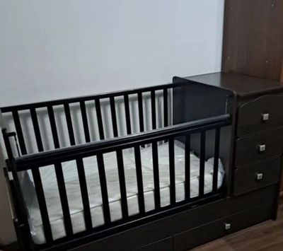 Детская кроватка