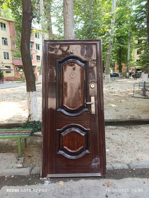 Срочно продаю железный дверь идеалный состаяния