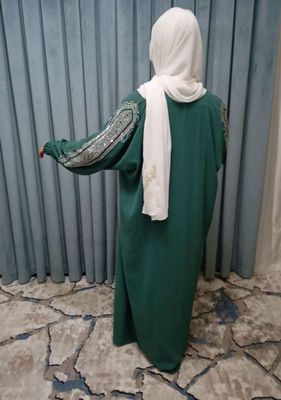 Abaya ichida bazasi bilan